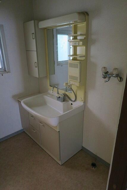 逆井４丁目戸建の洗面所