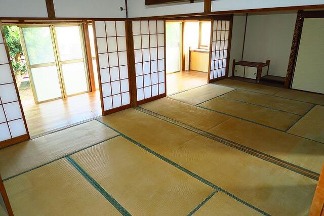逆井４丁目戸建の居間・リビング
