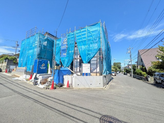 八王子市　丸山町　新築一戸建ての前面道路含む現地写真|～南側6ｍ・東側6ｍ道路に面しています～