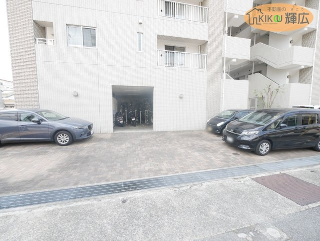 グラジオ元町プレミアム　3階の駐車場
