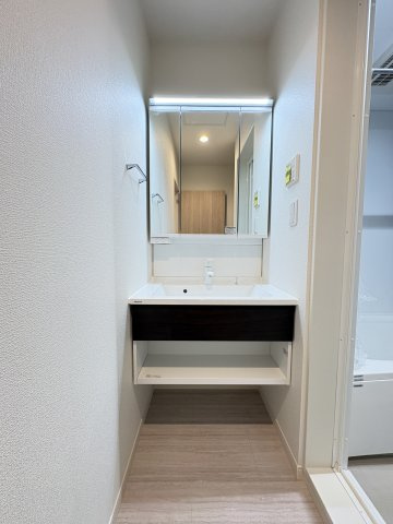 LaTiaraFussaの独立洗面台
