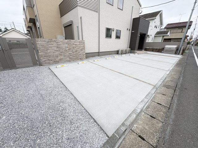 LaTiaraFussaの駐車場