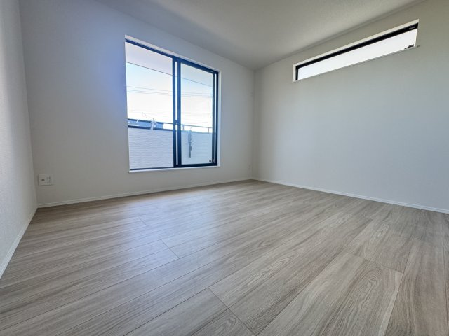 浦添市沢岻（全5棟）C号棟の洋室|C号棟　洋室7.75帖＋WIC付き♪