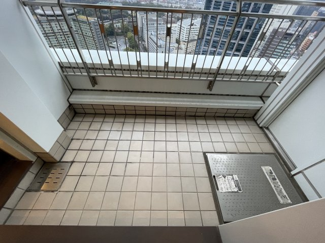 千代田区紀尾井町の賃貸マンションのバルコニー