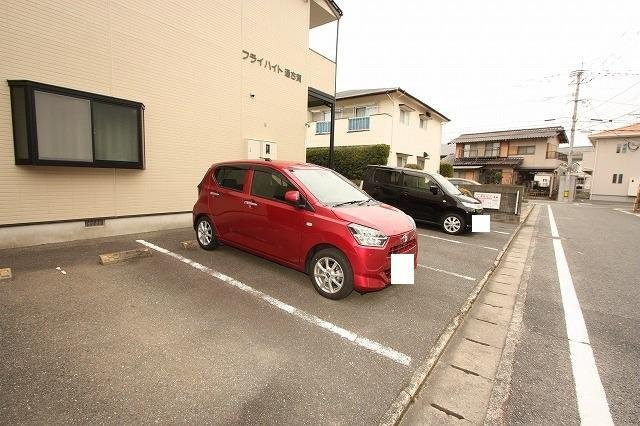 フライ・ハイト通古賀の駐車場|駐車場に車を止められます