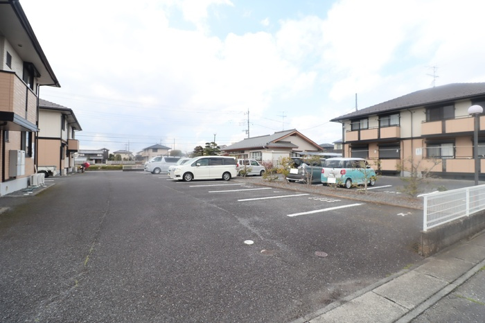 ラッキーハイツ Cの駐車場|駐車場