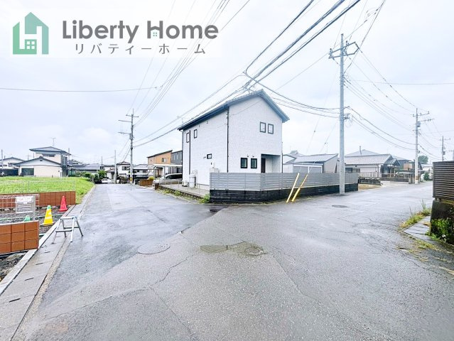 石岡市旭台1期　新築戸建　1号棟の前面道路含む現地写真