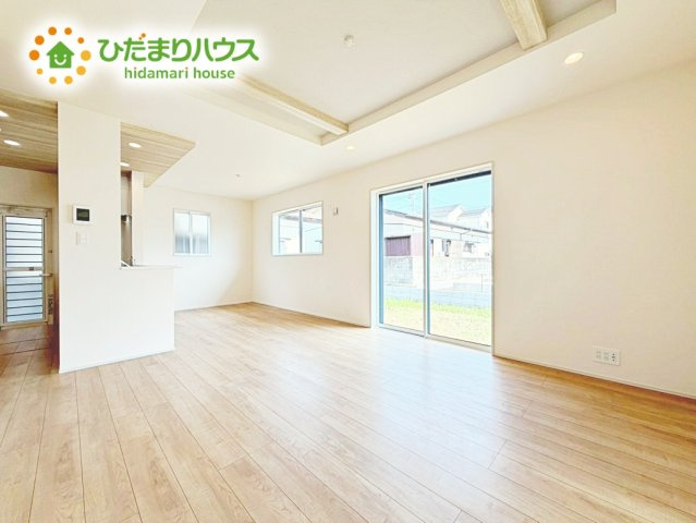 【居間・リビング】 | 水戸市見川町4期　新築戸建 | 風通しが良いため、夏は風を感じて涼しく過ごせます(^^♪