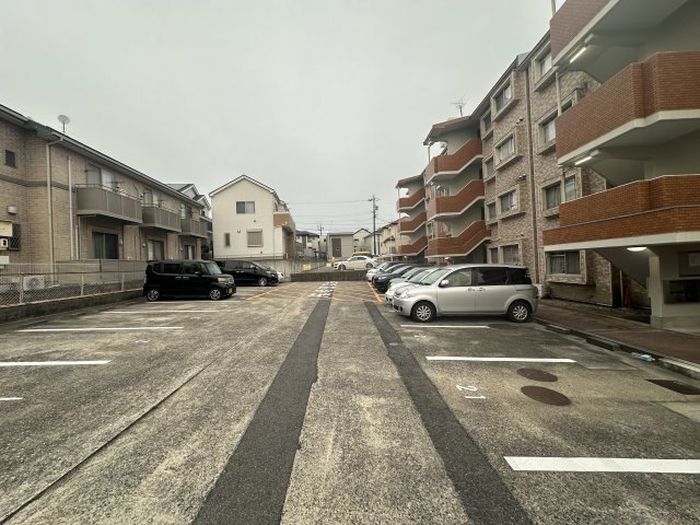 シャロームみぎわの駐車場