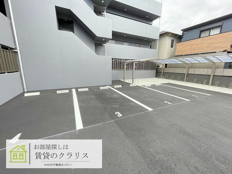 カーサ・フェリーチェ桂の駐車場