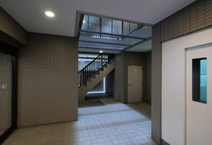 DeLCCS南池袋のロビー