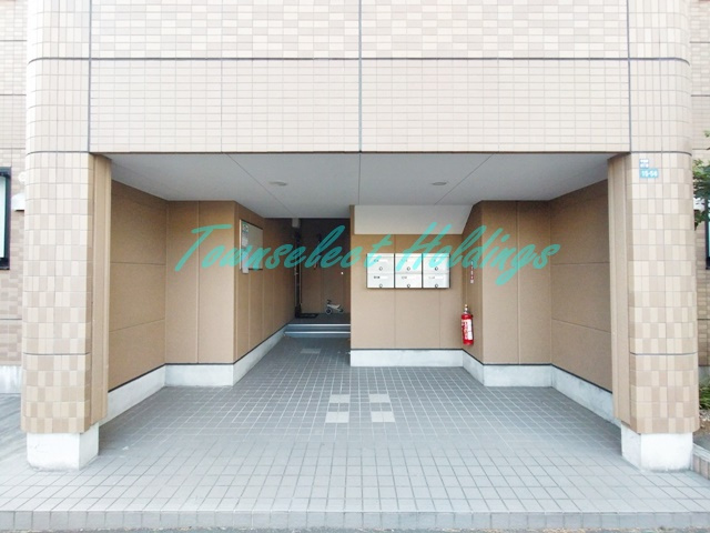 茅ヶ崎市中海岸４丁目の賃貸マンションのエントランス