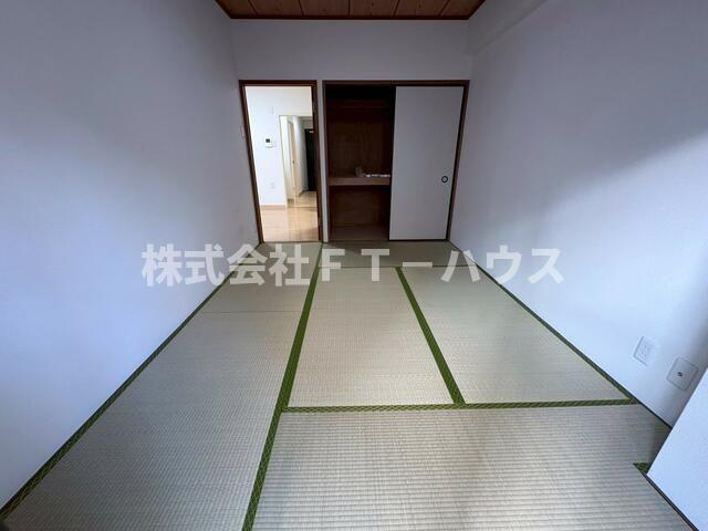 レジデンス富美浜の寝室