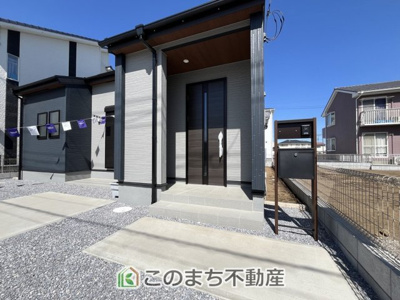 【玄関】 | LievleGarden.S野木友沼　1号棟 | 同社施工物件写真。※建具やフローリング、その他仕様が異なる場合がございます。