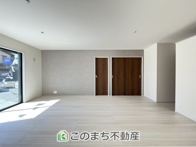 【居間・リビング】 | LievleGarden.S野木友沼　1号棟 | 同社施工物件写真。※建具やフローリング、その他仕様が異なる場合がございます。