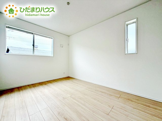 【洋室】 | 笠間市鯉淵第9　新築戸建　2号棟 | 2面採光を確保した明るい室内は、風通しも良く、大変居心地の良い空間となっております。