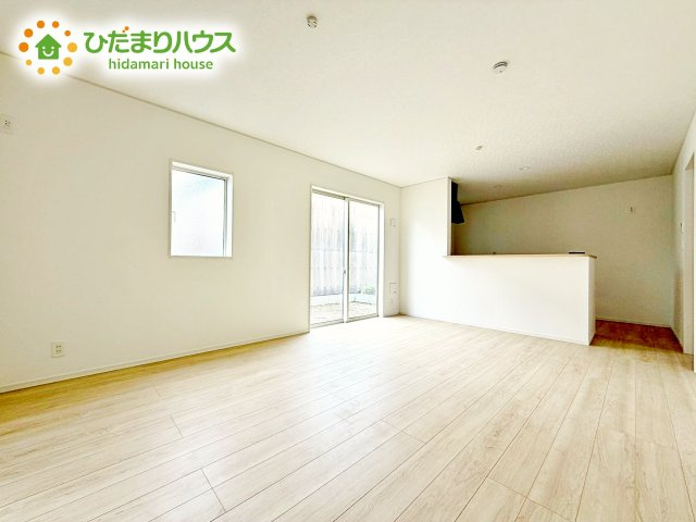【居間・リビング】 | 笠間市鯉淵第9　新築戸建　2号棟 | 開放感あるLDKを確保！家族が集まるリビングはゆったり過ごしリフレッシュする場として居心地の良い空間にしたいですね。
