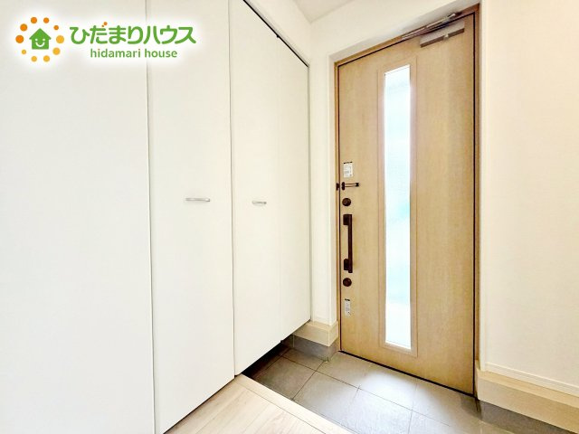【玄関】 | 笠間市鯉淵第9　新築戸建　2号棟 | 靴で溢れかえっていた玄関も、大きなシューズボックスでスッキリ解決！玄関は「その家の顔」とお考えの方にオススメの広さです。