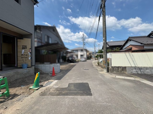 リーブルガーデン　各務原市鵜沼南町　全1区画分譲の前面道路含む現地写真|「現地（2026年8月1日）撮影」　
■前面道路　
■ヤマダ不動産　株式会社リライフ