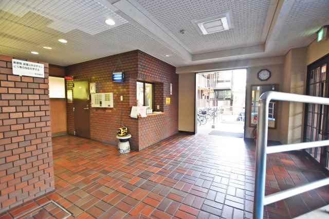 レック北梅田のエントランス|現地、お気軽にご見学できます。