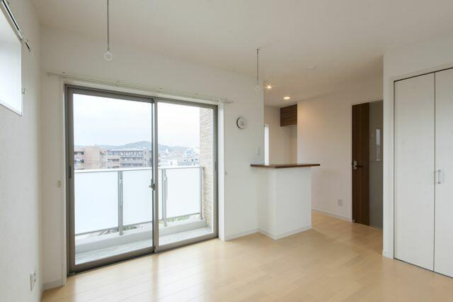 川崎市多摩区登戸の賃貸マンションの居間・リビング|他部屋参考写真