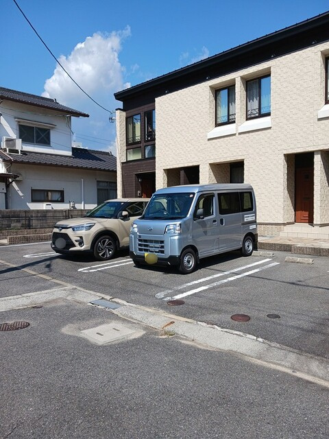 グラ－ス・エムの駐車場|駐車場