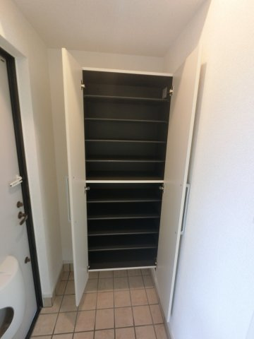【玄関】 | ※同タイプの写真です