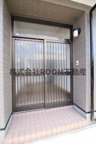 角田貸家の玄関|明るい玄関です