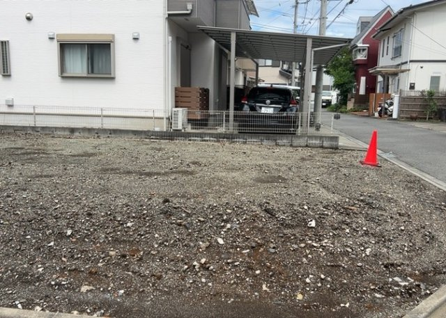 【外観】 | 土地購入を検討されている場合、境界杭がない状態で購入してしまうと境界確定測量をする必要があり、費用がかかります。購入の前に、売主、隣土地所有者立ち合いのもと境界を確定し境界杭を設置するのがベストです。