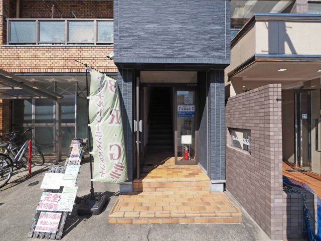 北通ハイツのエントランス