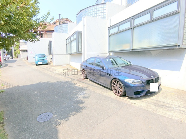 WEST HILLS(ウエストヒルズの駐車場