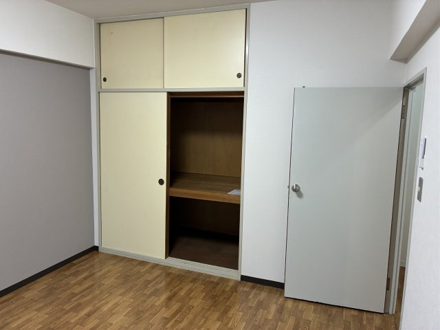 　上前津パークマンションの洋室