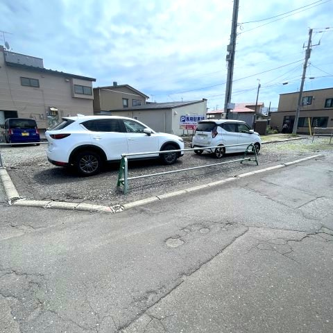 登別市中央町4丁目2-14店舗付戸建の駐車場