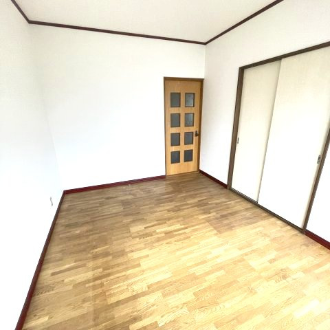 登別市中央町4丁目2-14店舗付戸建の洋室