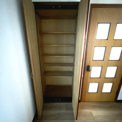 登別市中央町4丁目2-14店舗付戸建の収納