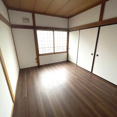 登別市中央町4丁目2-14店舗付戸建の洋室