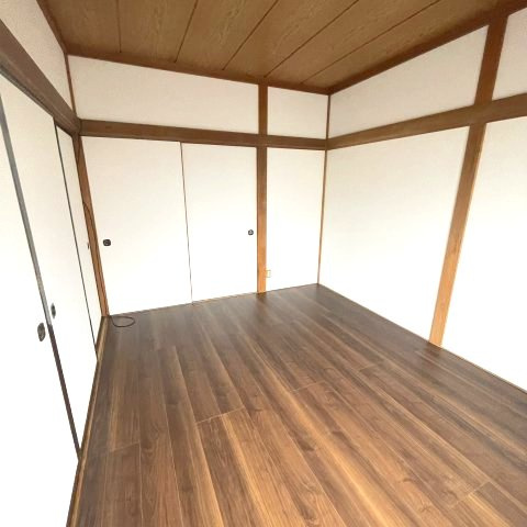 登別市中央町4丁目2-14店舗付戸建の洋室