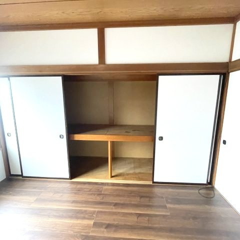 登別市中央町4丁目2-14店舗付戸建の収納