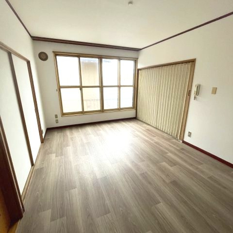 登別市中央町4丁目2-14店舗付戸建の居間・リビング