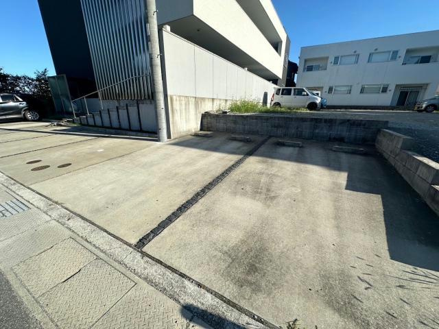SARAの駐車場