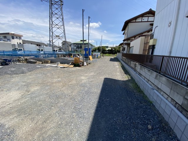 新築　高崎倉賀野町3区画　2号棟の前面道路含む現地写真|現地写真　西側接道幅員約23.2ｍ