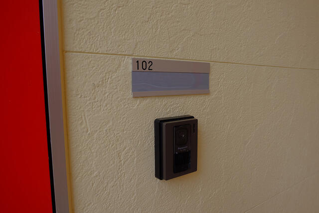 １０２