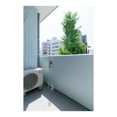 ＵＰＰＥＲ　ＦＩＥＬＤ　ＷＯＯＤのバルコニー