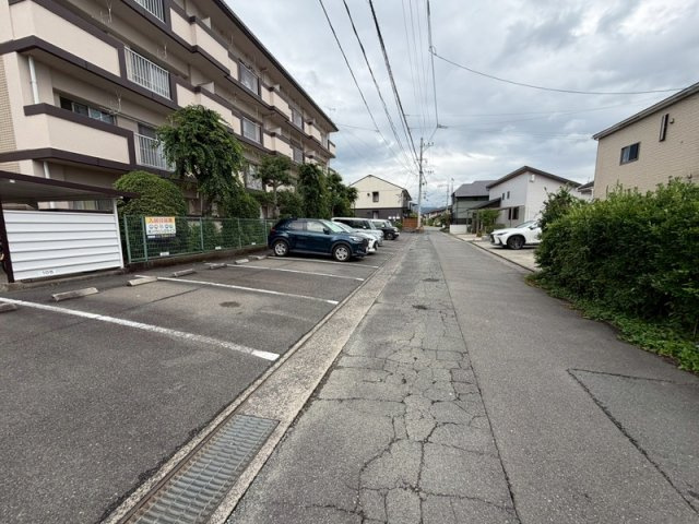 高松ビルの駐車場