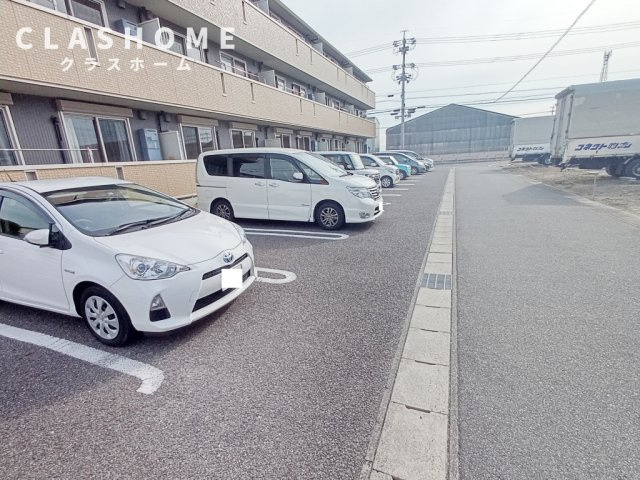 スタースレイプ   刈谷市近郊の賃貸はクラスホーム   の駐車場