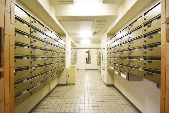 【設備】 | 蓮根ファミールハイツ1号棟 | 郵便物を受け入れる住民共用のポスト。「集合ポスト」とも呼びます。ここもまた、マンションの「顔」のひとつです。～即日のご見学可能～　お問合せはお気軽にどうぞ。
