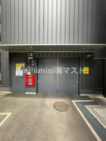 プラウドタワー安堂寺の駐車場
