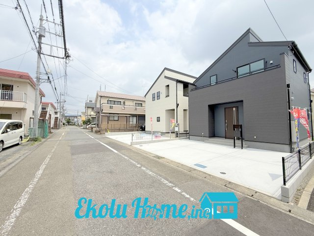 あきる野小川東第1期　全2棟　2号棟の前面道路含む現地写真|2026年7月撮影