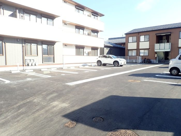 Feliz TORISIA（フェリズ トリシア）の駐車場