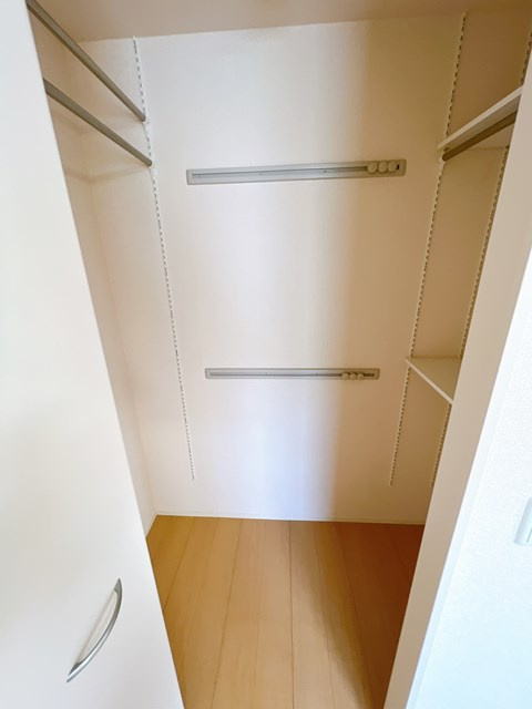 春日井市松河戸町６丁目のアパートの収納